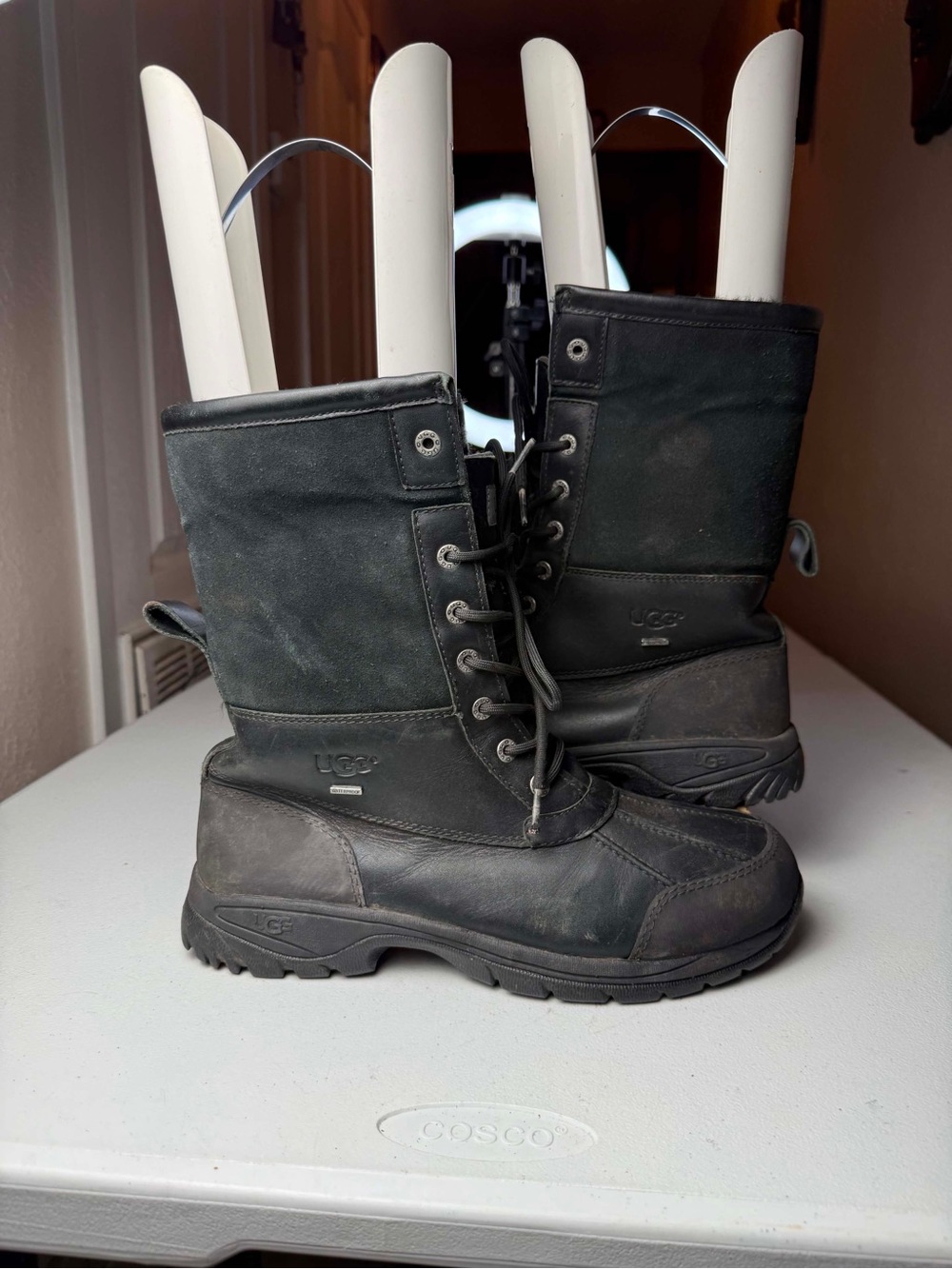 UGG Men's Butte Black Leather Waterproof Wool Lined Vibram Boots 5521 Sz 10.5
